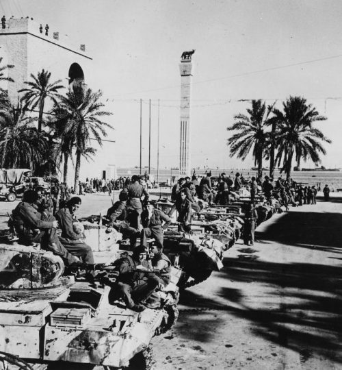 Британские танки «Валентайн» на улице Триполи. 26 января 1943 г.