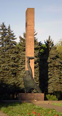 с. Осокоровка Нововоронцовского р-на. Памятник советским воинам.