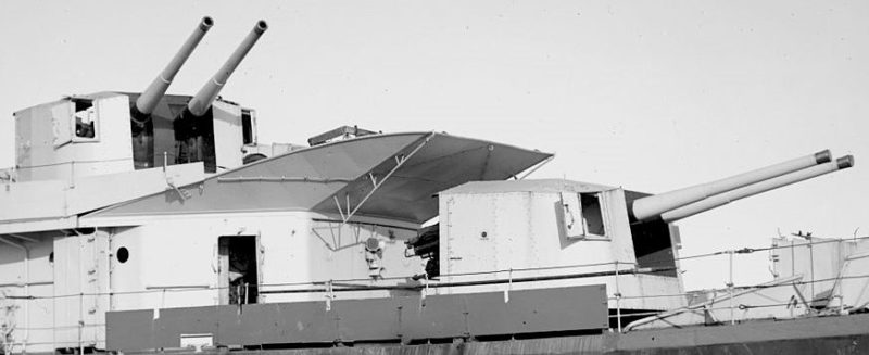 Корабельное орудие QF 4.7-inch Mk-XII в двухорудийной башне. 1940 г. 