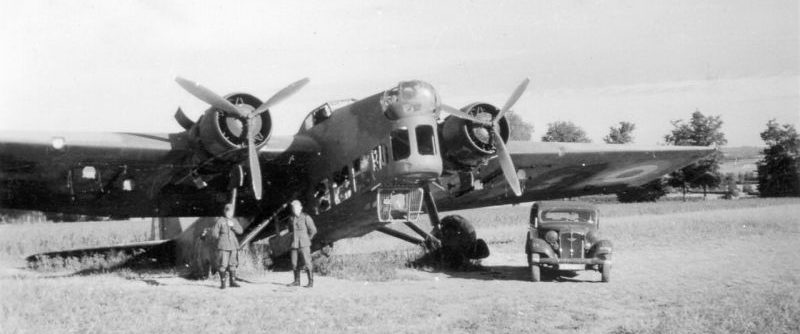 Захваченный немецкими войсками французский бомбардировщик Амио 354. 1940 г. 