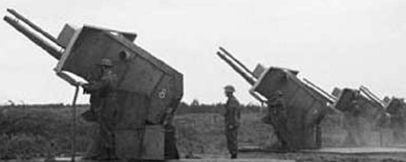 Двухрельсовые наземные пусковые установки с ракетами UP-3. 1940 г. 