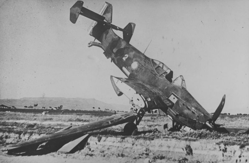 Сбитый пикирующий бомбардировщик Луар-Ньюпор LN-411. 1940 г.
