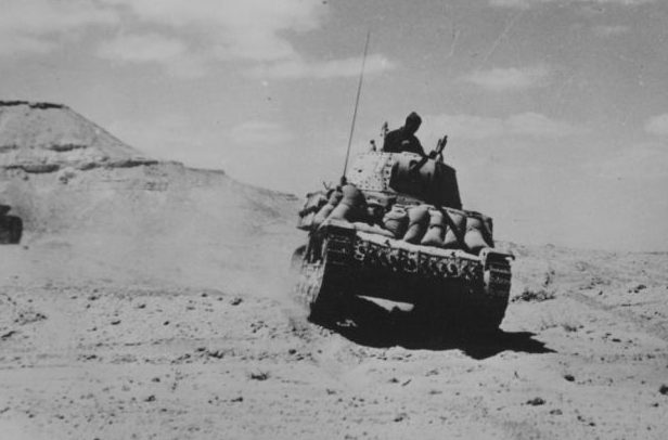 Танк M13/40 в Тунисе. 1943 г. 