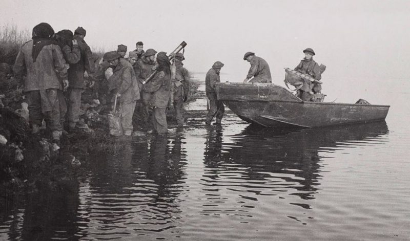 Коммандос на озере Комаккьо, Италия. 11 апреля 1945 г.