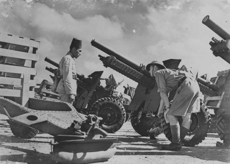 25-фунтовые полевые пушки-гаубицы Mk.2. 1942 г. 