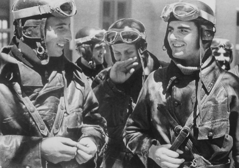 Пилоты эскадрильи «Нормандия». Май 1943 г. 