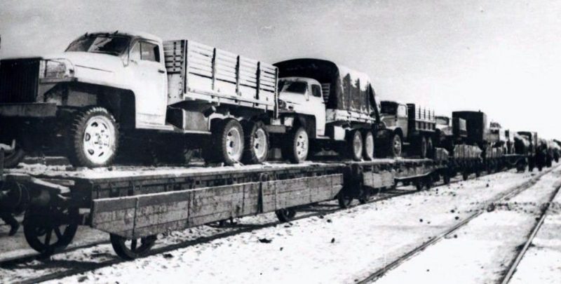 Студебеккеры в Иране по пути в СССР. Июнь 1943 г.