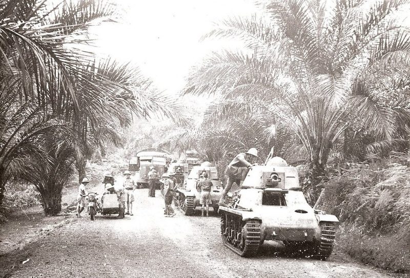 Французские танки Hotchkiss H39 во время битвы за Габон.
