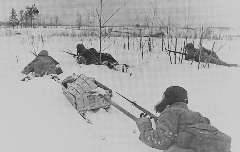 Саперы выдвигаются к финским ДОТам в районе Сумма-Хотинен. Февраль 1940 г. 