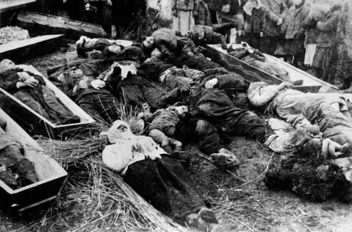 Жертвы польской бойни в Пискоровичах. 