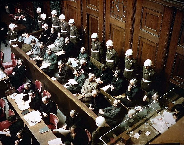 Скамья подсудимых на Нюрнбергском процессе.