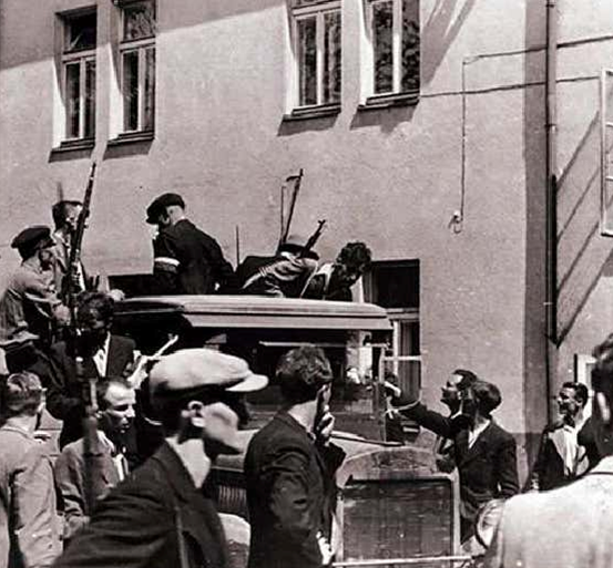 Литовские повстанцы в Каунасе 25 июня 1941 г. 