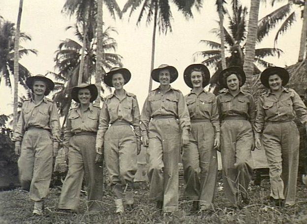 Медсестры AANS в Новой Гвинеи. 1945 г. 