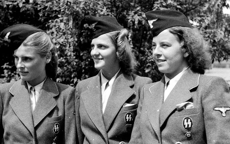 Женщины вспомогательного подразделения СС.