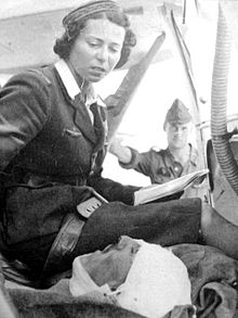 Марианна Дреджеску перед полетом с раненым. Деревня Плодовите, сентябрь 1942 года. 