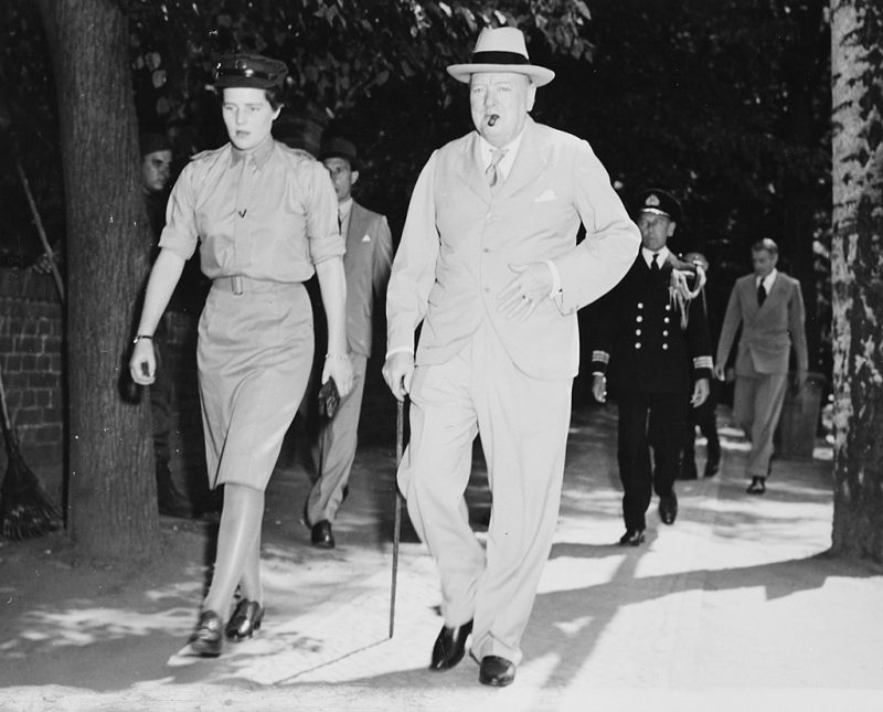Мэри Черчилль (младшая дочь) со своим отцом Уинстоном Черчиллем.