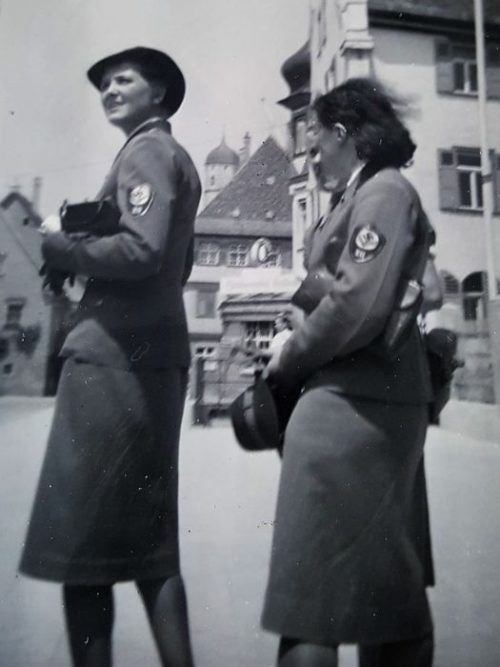 Женщины в униформе Freiwilliger Frauenarbeitsdienst.