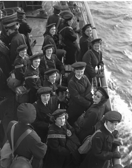 Военнослужащие WRCNS прибывают в Великобританию. Октябрь 1944 года.
