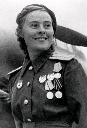 Герой Советского Союза - Лидия Литвяк - самая результативная женщина-истребитель, которая сбила 11 вражеских самолетов и погибла в воздушном бою 1 августа 1943 года.