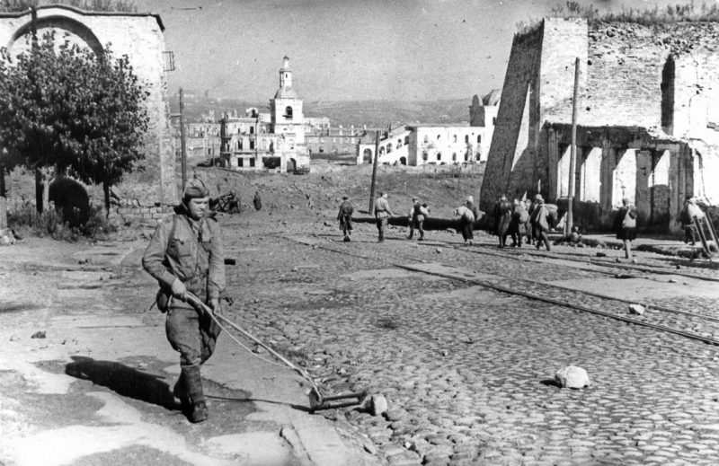 Разминирование освобожденного города. Сентябрь 1943 г.