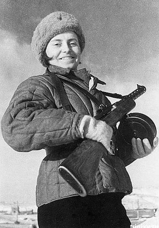 Евдокия Завалий - единственная женщина - командир взвода морской пехоты.