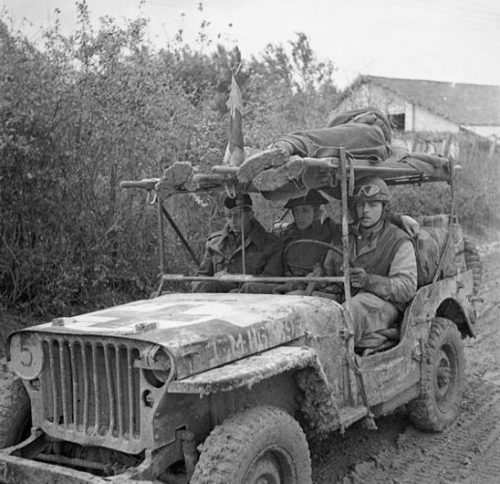 Джип скорой помощи в Италии. 10 декабря 1943 года.
