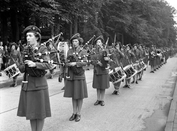 Оркестр перед торжественным маршем. Нидерланды, 13 августа 1945 г. 