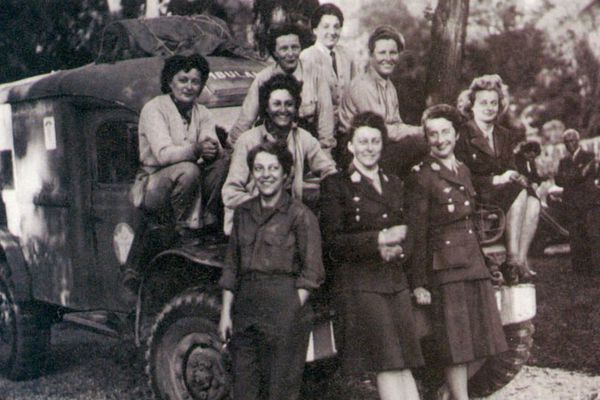 Женщины из CVF в Нормандии.
