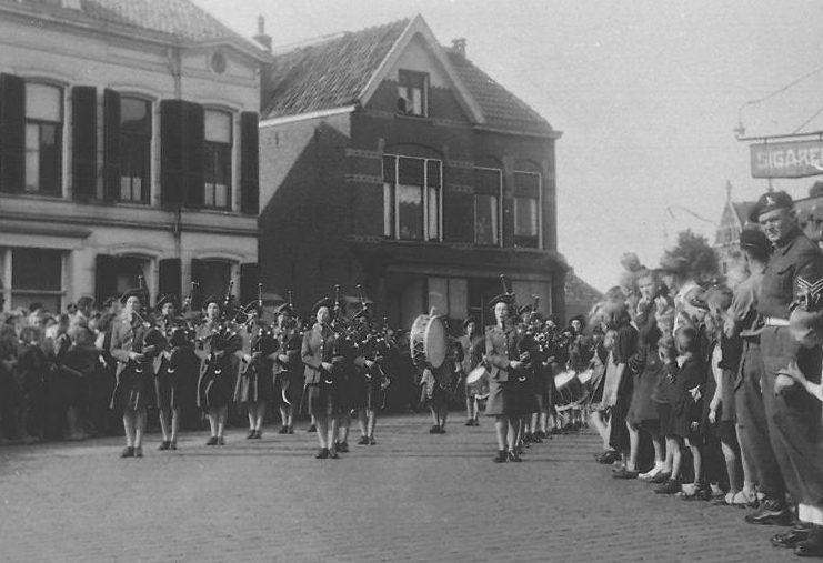 Выступление оркестра в Хенгело. 25 августа 1945 г.
