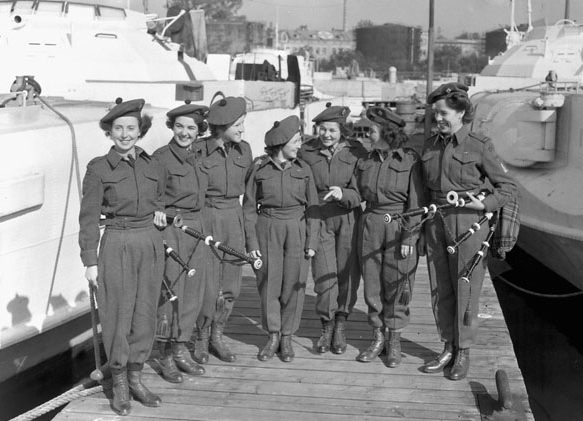 Члены оркестра канадского женского армейского корпуса в Вильгельмсхафене. Германия, 4 октября 1945 г.
