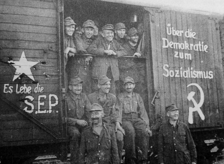 Возвращение немецких военнопленных в Восточную Германию.