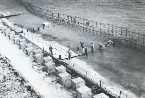 Комплексная защита береговой линии на пляже Бартон. 
