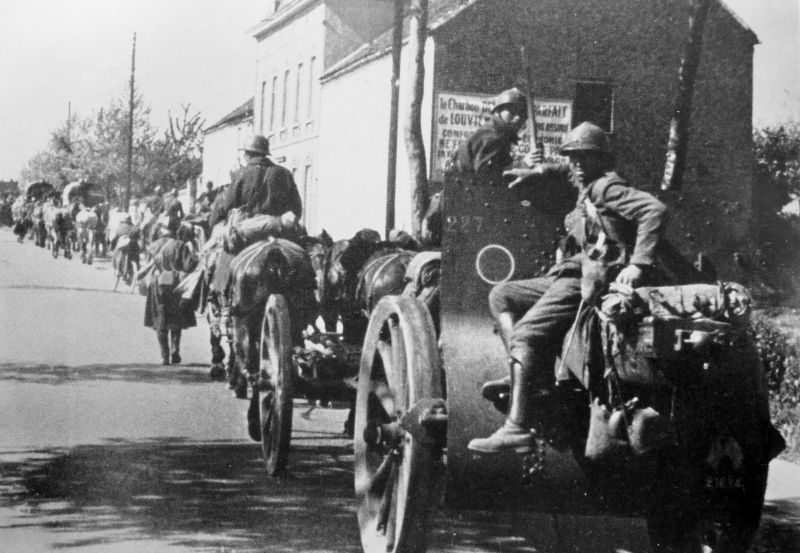 Колонна артиллерии на марше в районе Нанси. Май 1940 г. 