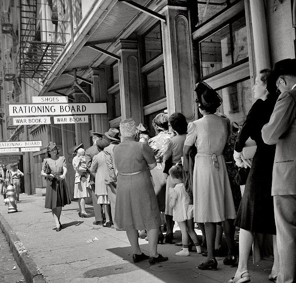 Очередь за приобретением обуви. Новый Орлеан, март 1943 года. 