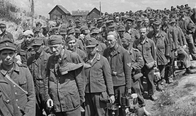 Пленные немецкие солдаты в районе Гомеля. 1944 г.