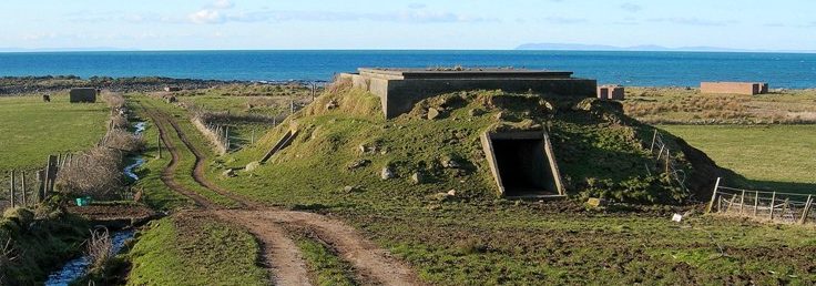 Остатки командного бункера, принадлежащего радарной станции North Cairn в Северном Каирне. 