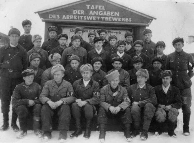 Групповой портрет немецких военнопленных в лагере №207 Молотовской области. 1946 г.