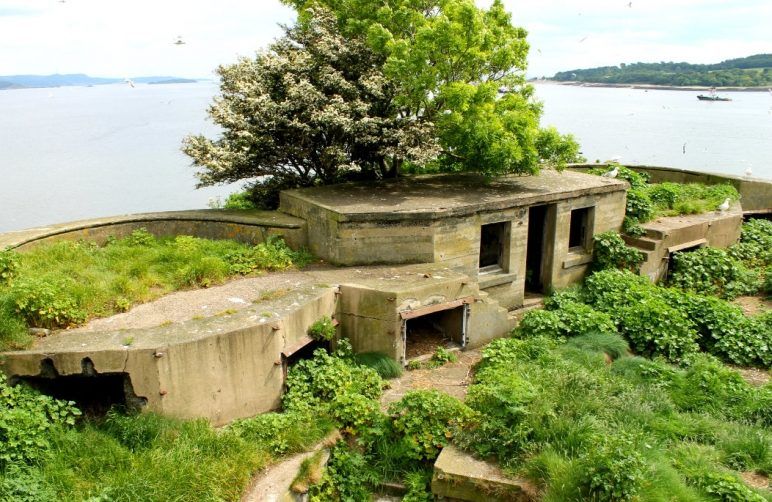 Остатки укреплений на острове Инчгарви.