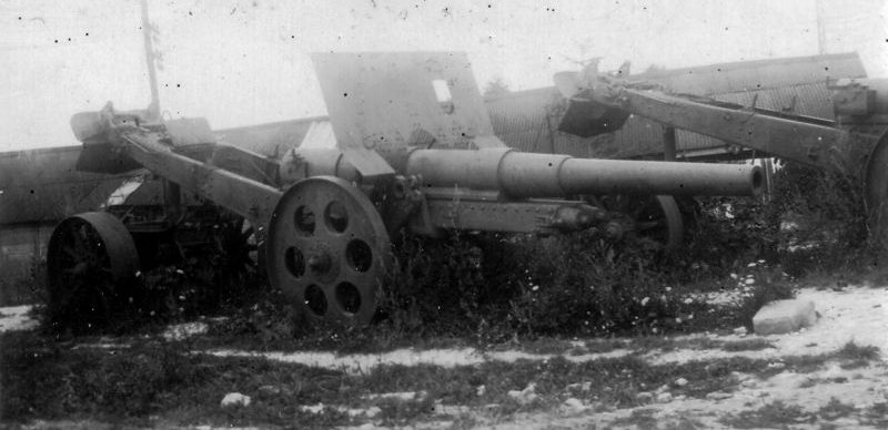 Захваченные немецкими войсками французские 130-мм пушки. Июнь 1940 г.