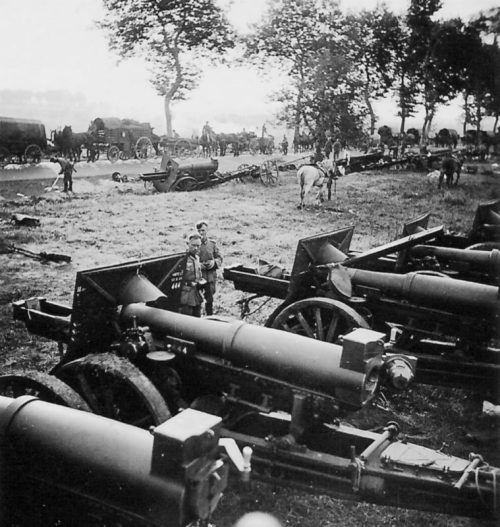 Французские 155-мм гаубицы, захваченные немецкими войсками. 1940 г.