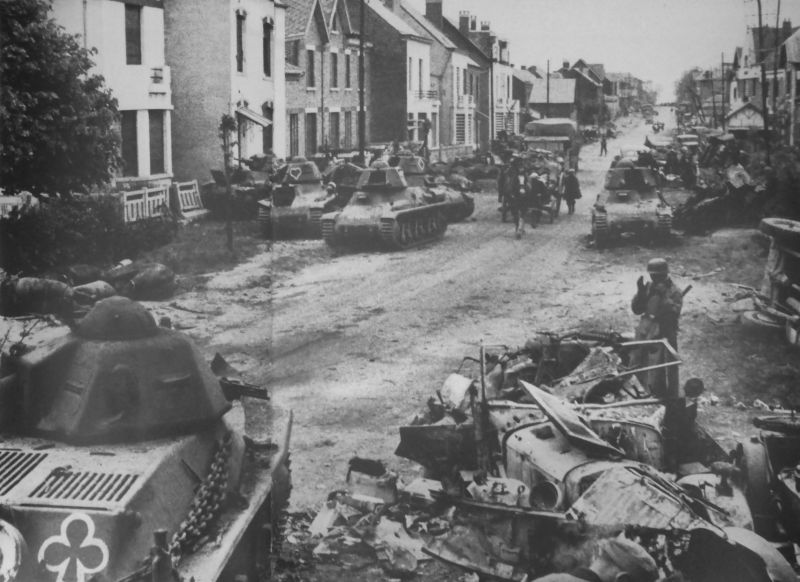 Легкие танки Hotchkiss H35, захваченные в Авен-сюр-Эльп. Июнь 1940 г. 