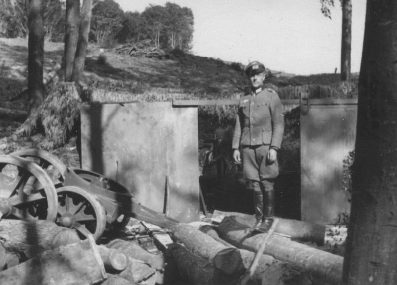 Позиция, захваченной немцами 240-мм пушки. 1940 г. 