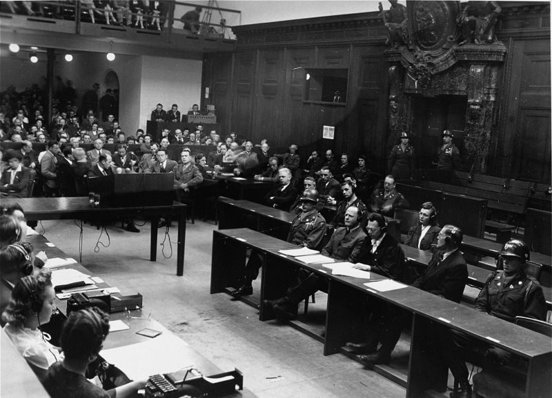 Бывший генерал-фельдмаршал Люфтваффе на скамье подсудимых во время предварительного судебного процесса в Нюрнберге. 