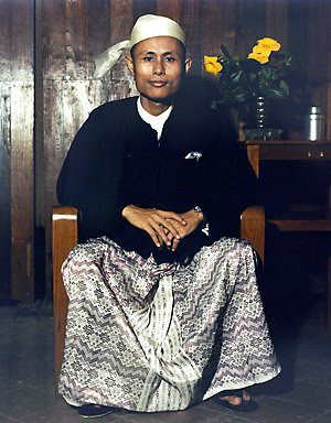 Аунг Сан Су Чжи - премьер-министр Британско-бирманской коронной колонии.