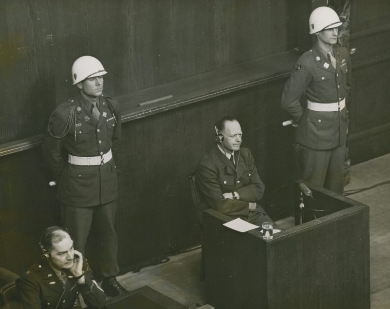 Эрхард Мильх во время суда над ним в Нюрнберге.