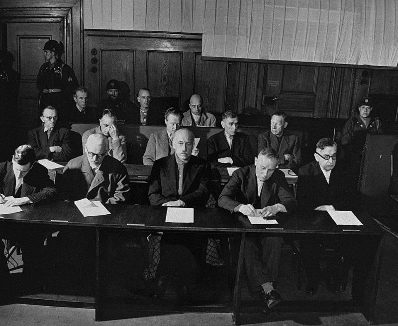 Подсудимые по делу IG Farben во время судебного заседания.