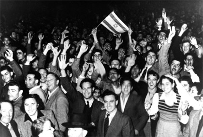 Спонтанное празднование в Тель-Авиве, 29 ноября 1947 года. 