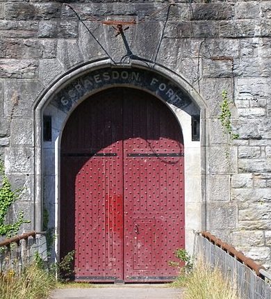 Главные въездные ворота в форт.