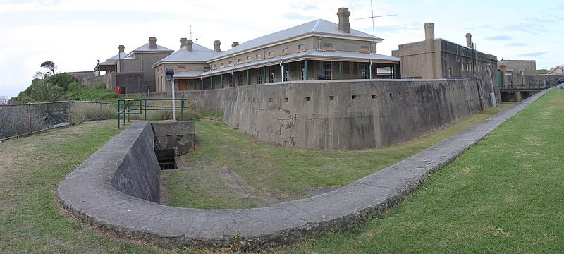 Форт «Скретчли»: сухой ров, окружающий часть строения.