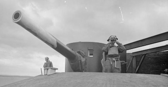 6-дюймовая пушка на вершине форта «Horse Sand». 1940 г. 
